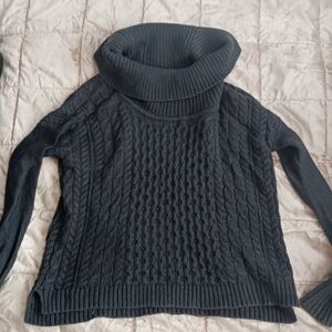 AMERICAN EAGLE Cozy Black Turtleneck Sweater